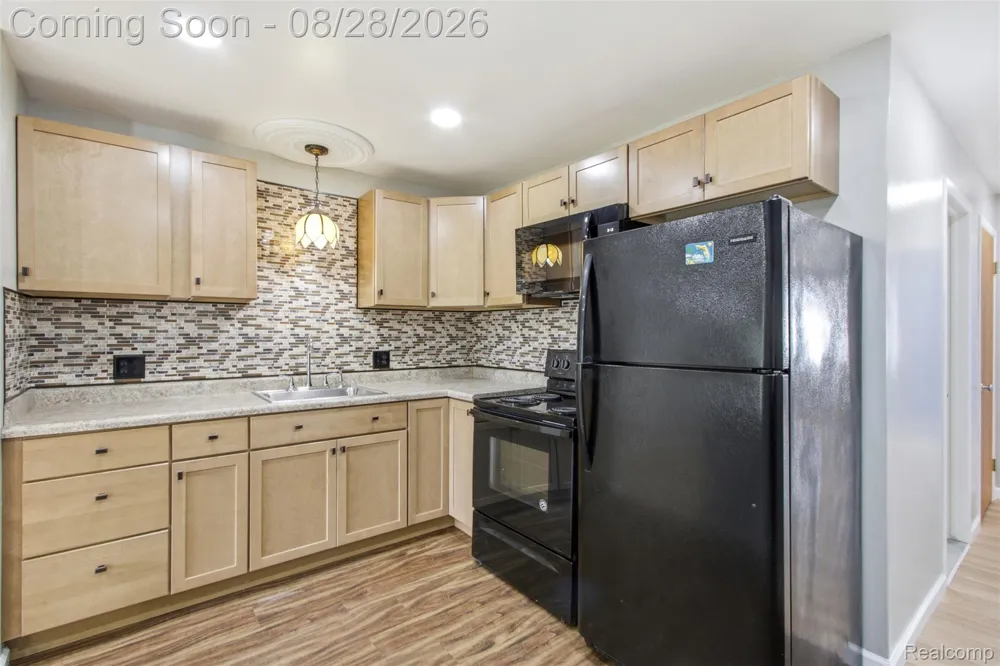 29622 Hoover Road Warren City, MI 48093