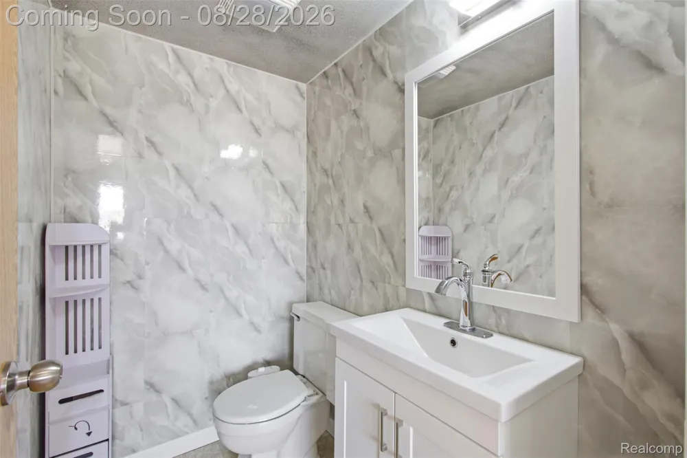 29622 Hoover Road Warren City, MI 48093
