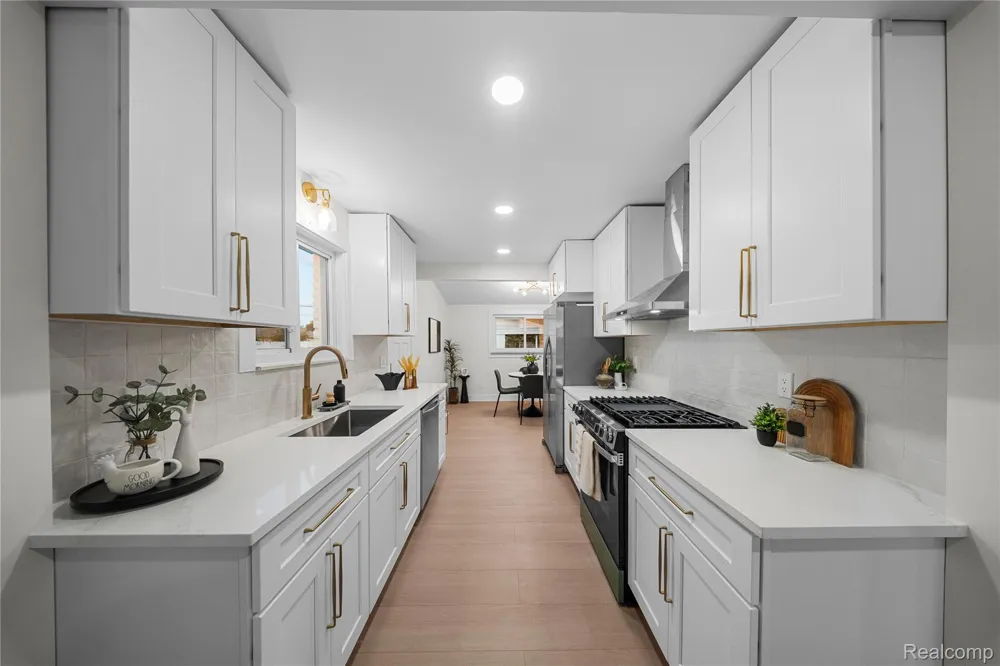31202 Summer Lane E Fraser City, MI 48026