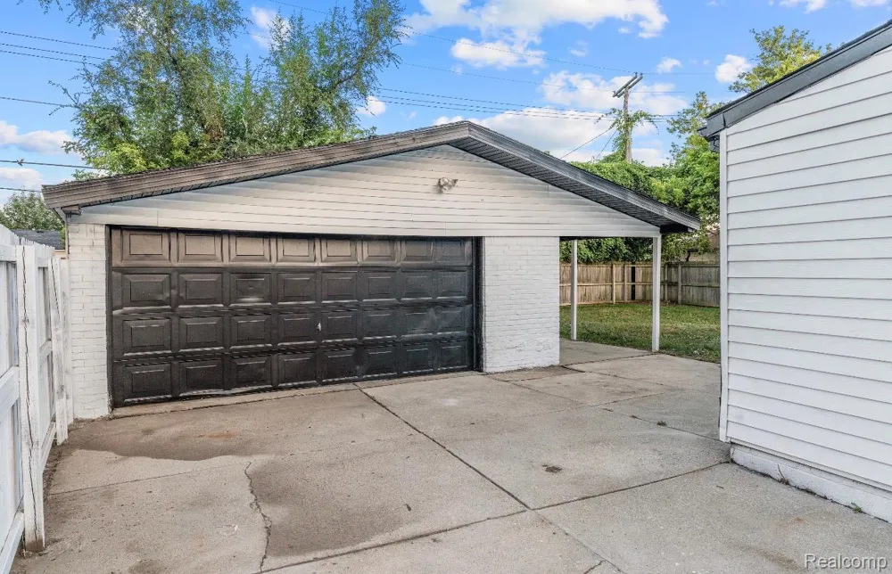 31202 Summer Lane E Fraser City, MI 48026
