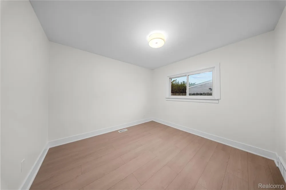 31202 Summer Lane E Fraser City, MI 48026