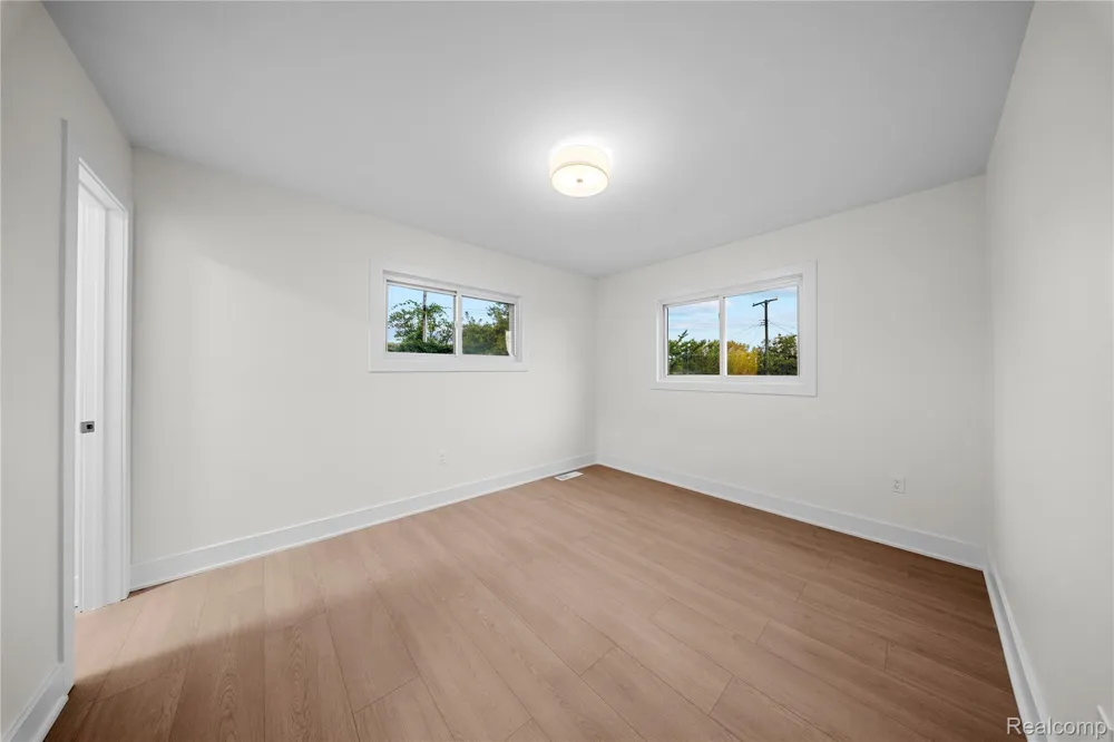 31202 Summer Lane E Fraser City, MI 48026