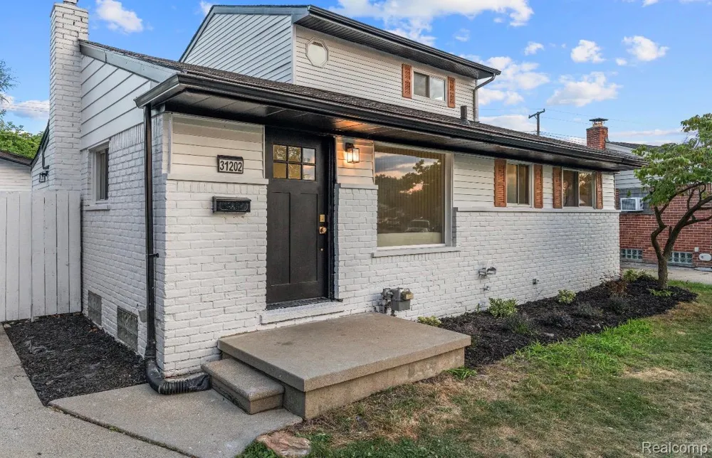 31202 Summer Lane E Fraser City, MI 48026