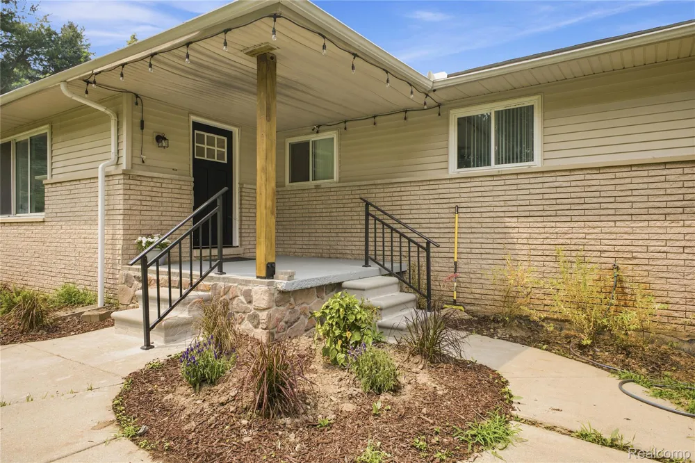 4700 Indianwood Court Independence Charter Township, MI 48348