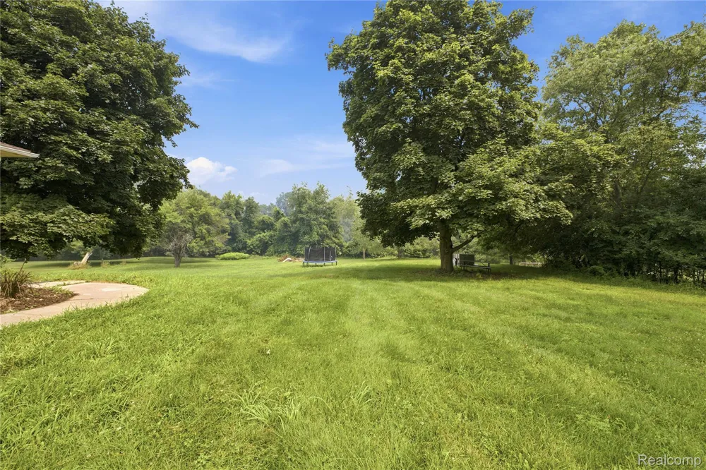 4700 Indianwood Court Independence Charter Township, MI 48348