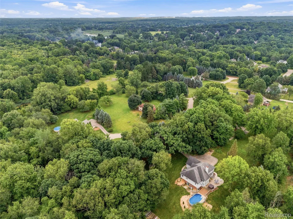4700 Indianwood Court Independence Charter Township, MI 48348
