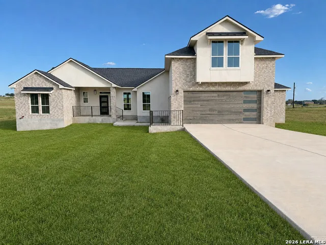 197 LAKEVIEW CIR La Vernia, TX 78121