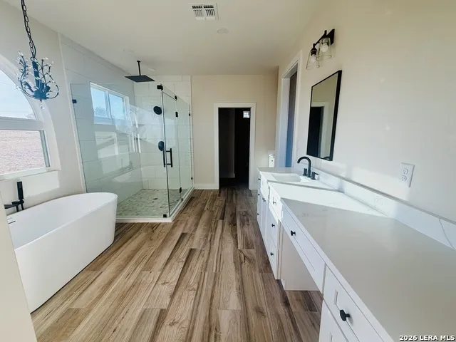 197 LAKEVIEW CIR La Vernia, TX 78121