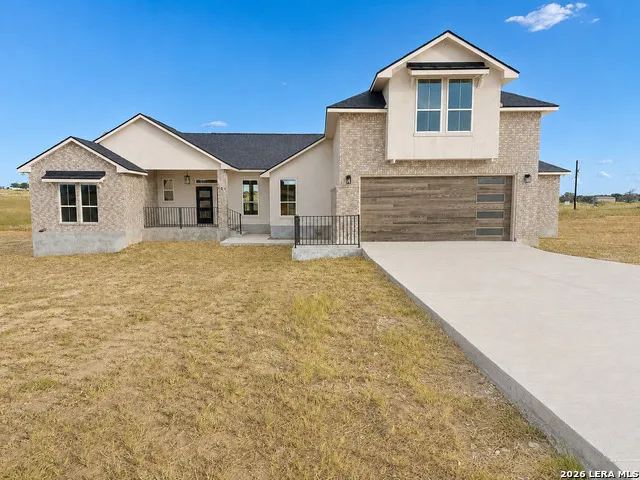 197 LAKEVIEW CIR La Vernia, TX 78121