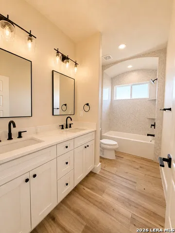 197 LAKEVIEW CIR La Vernia, TX 78121