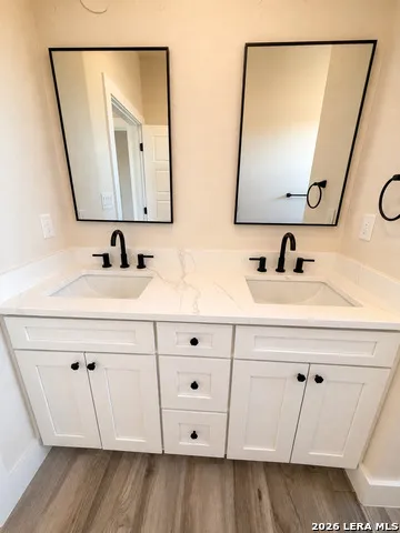 197 LAKEVIEW CIR La Vernia, TX 78121
