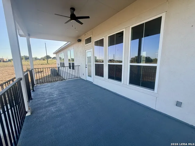 197 LAKEVIEW CIR La Vernia, TX 78121