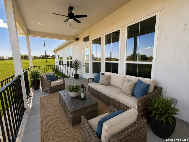 197 LAKEVIEW CIR La Vernia, TX 78121