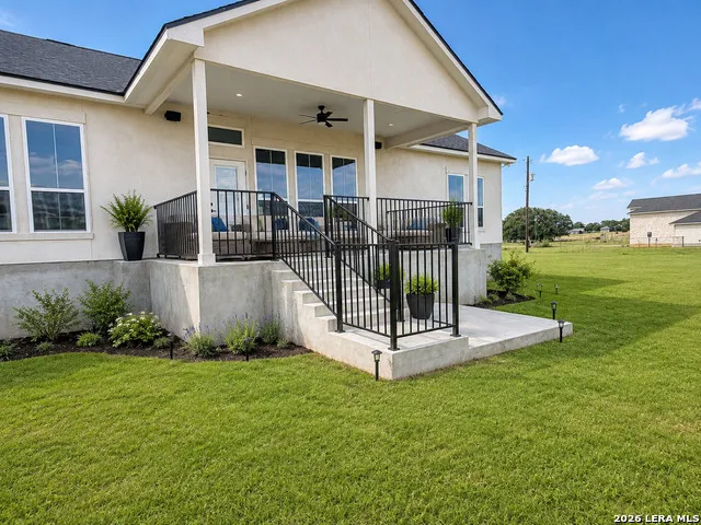 197 LAKEVIEW CIR La Vernia, TX 78121