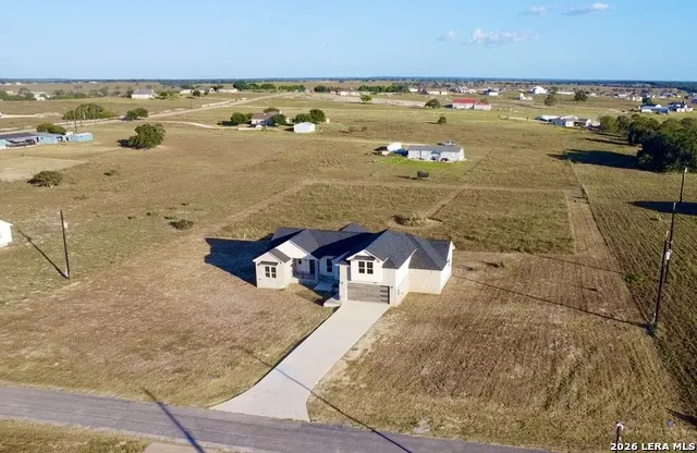 197 LAKEVIEW CIR La Vernia, TX 78121