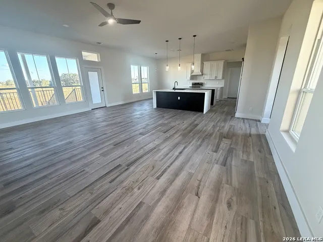 197 LAKEVIEW CIR La Vernia, TX 78121