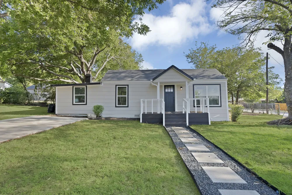 5500 Dartmouth Avenue River Oaks, TX 76114