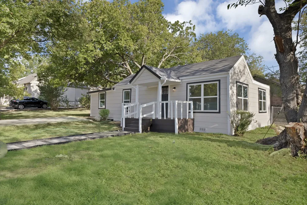 5500 Dartmouth Avenue River Oaks, TX 76114