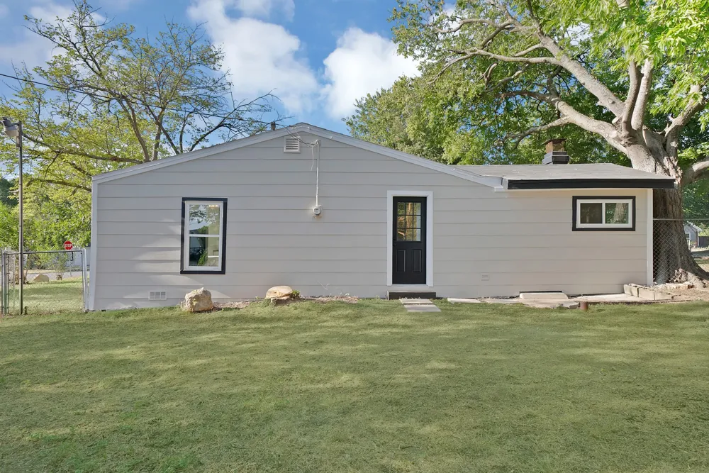 5500 Dartmouth Avenue River Oaks, TX 76114