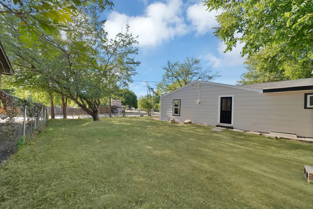 5500 Dartmouth Avenue River Oaks, TX 76114