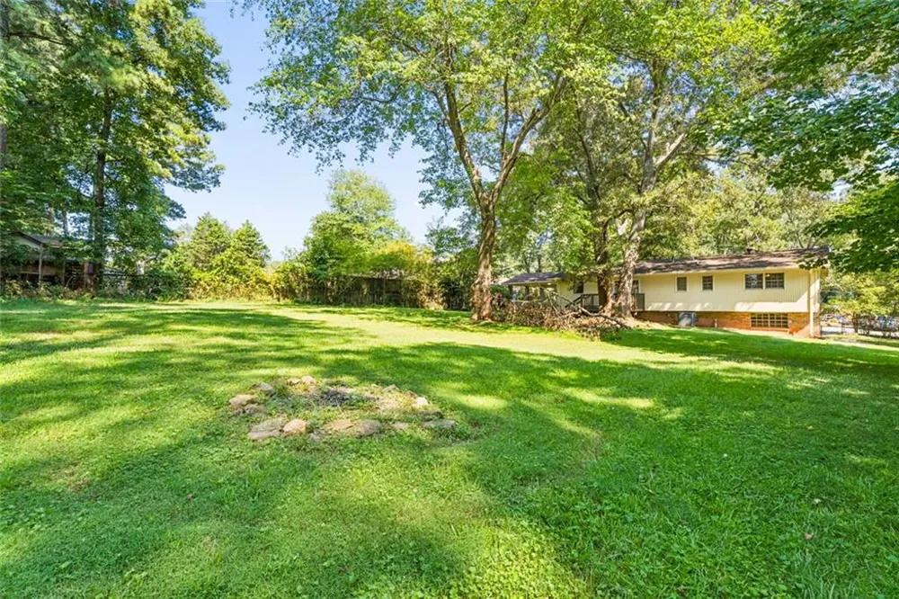 1209 Siesta Lane Acworth, GA 30102
