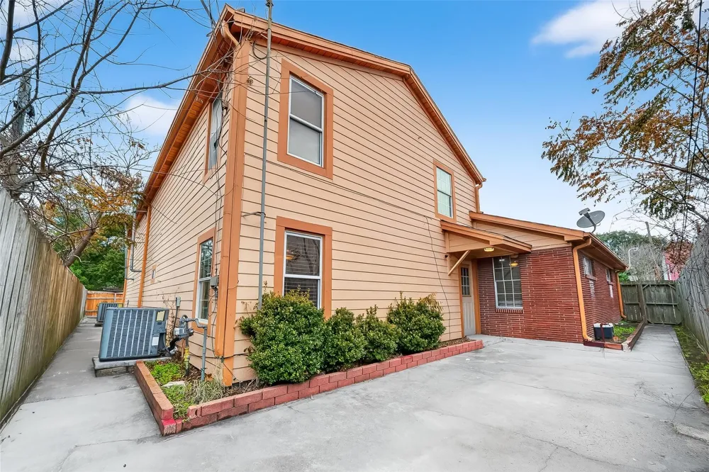 807 Ruth Street Baytown, TX 77520