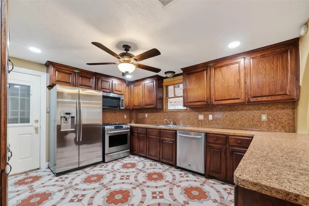807 Ruth Street Baytown, TX 77520
