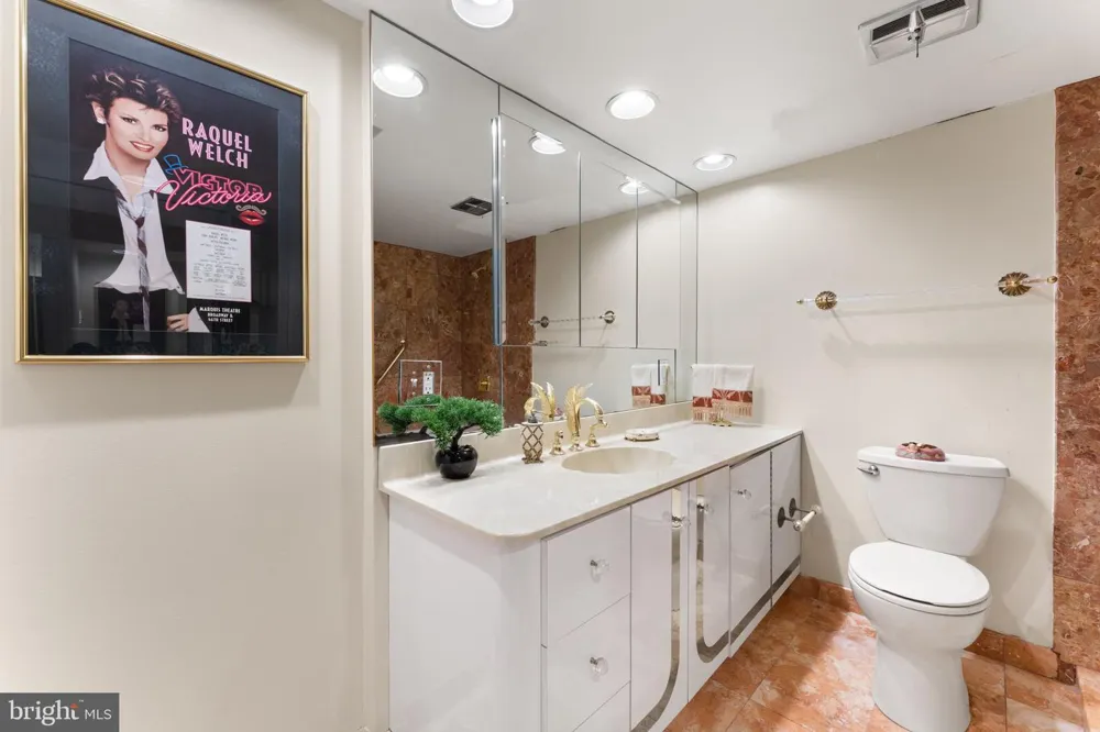 1901 JOHN F KENNEDY BOULEVARD #2409-10 Philadelphia, PA 19103