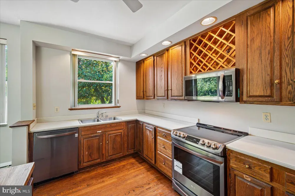 8106 W BOULEVARD DRIVE Alexandria, VA 22308