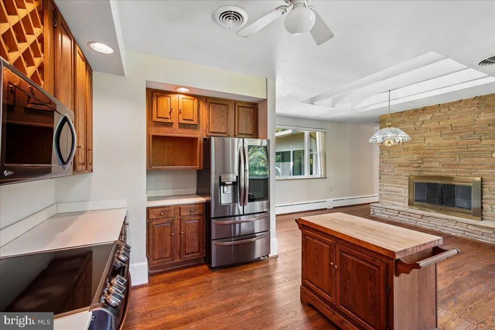 8106 W BOULEVARD DRIVE Alexandria, VA 22308