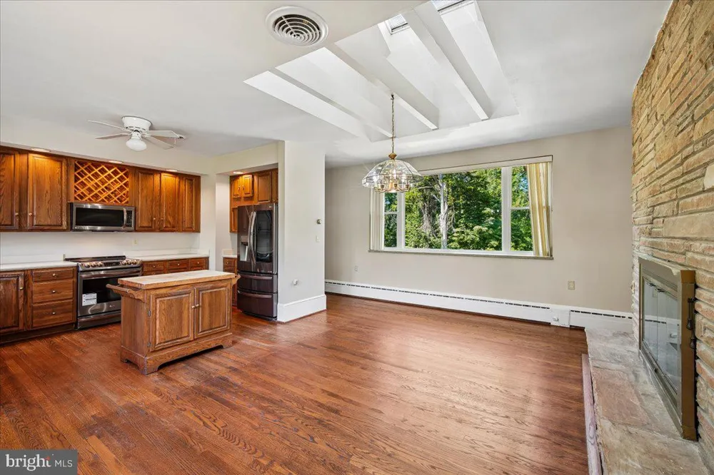 8106 W BOULEVARD DRIVE Alexandria, VA 22308