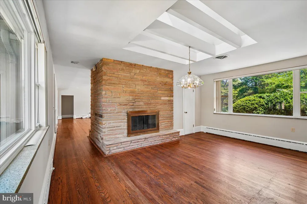 8106 W BOULEVARD DRIVE Alexandria, VA 22308