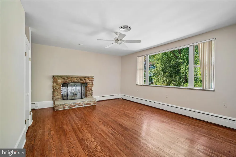 8106 W BOULEVARD DRIVE Alexandria, VA 22308