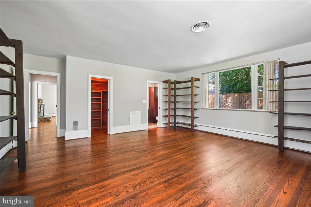 8106 W BOULEVARD DRIVE Alexandria, VA 22308