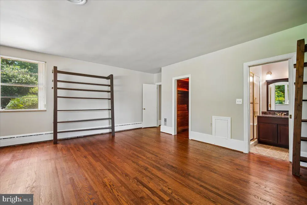 8106 W BOULEVARD DRIVE Alexandria, VA 22308