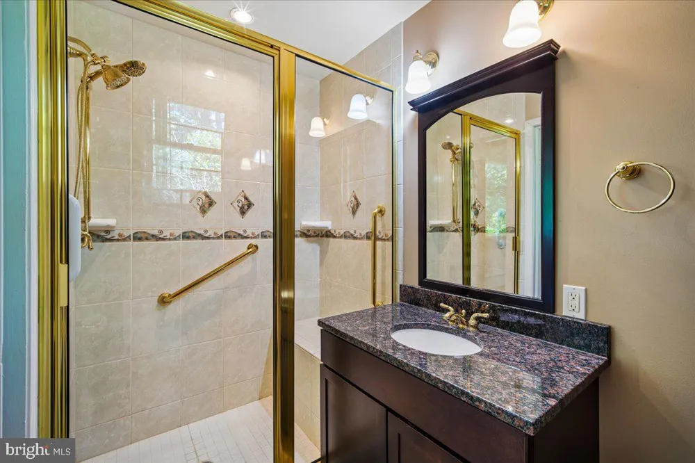 8106 W BOULEVARD DRIVE Alexandria, VA 22308