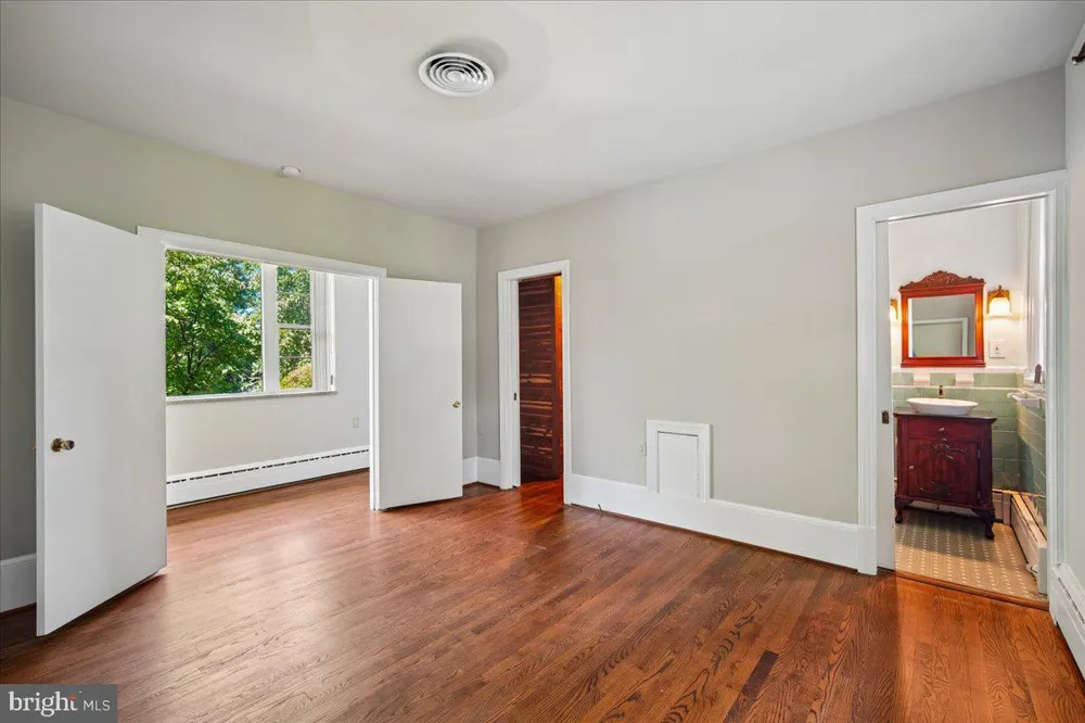 8106 W BOULEVARD DRIVE Alexandria, VA 22308
