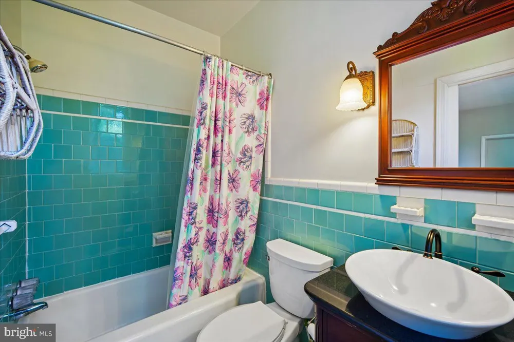8106 W BOULEVARD DRIVE Alexandria, VA 22308