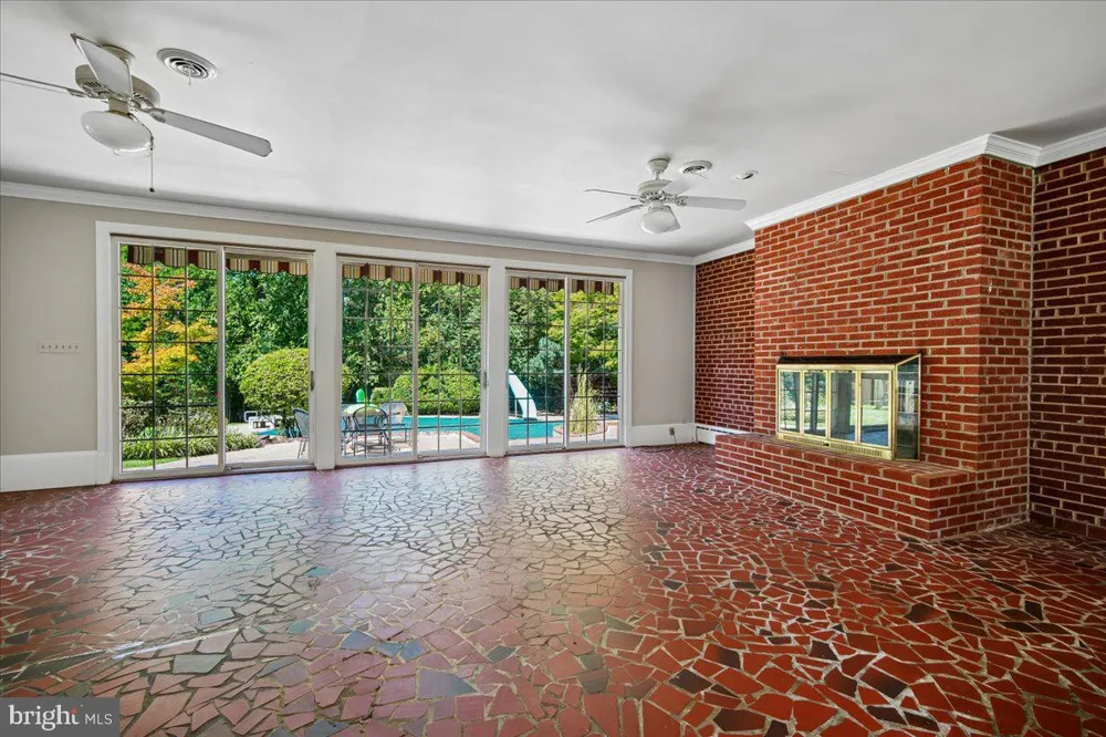 8106 W BOULEVARD DRIVE Alexandria, VA 22308