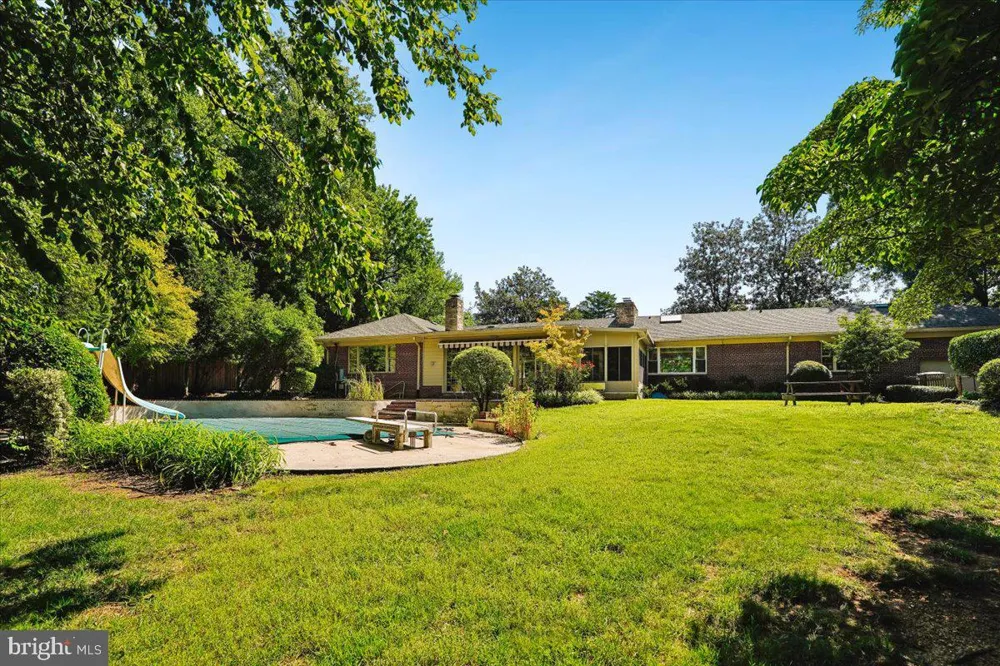 8106 W BOULEVARD DRIVE Alexandria, VA 22308