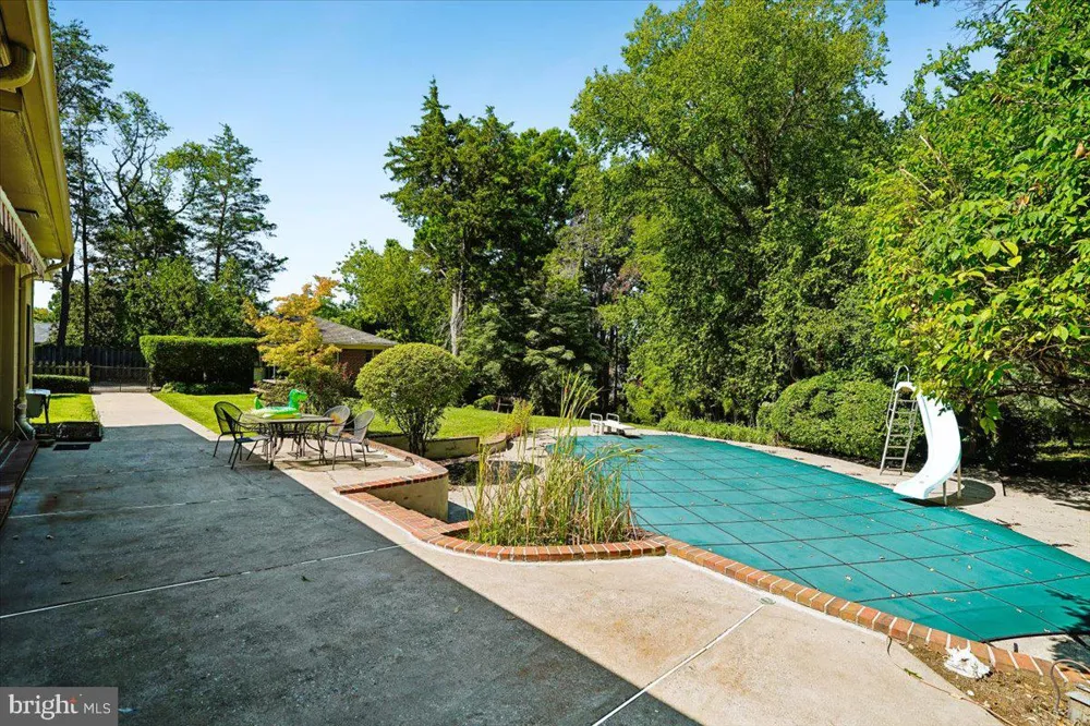 8106 W BOULEVARD DRIVE Alexandria, VA 22308