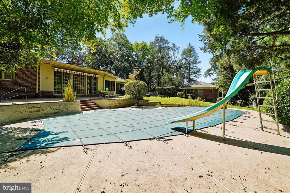 8106 W BOULEVARD DRIVE Alexandria, VA 22308