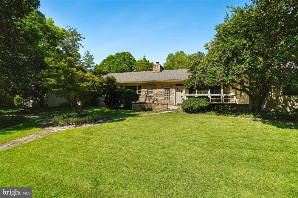 8106 W BOULEVARD DRIVE Alexandria, VA 22308