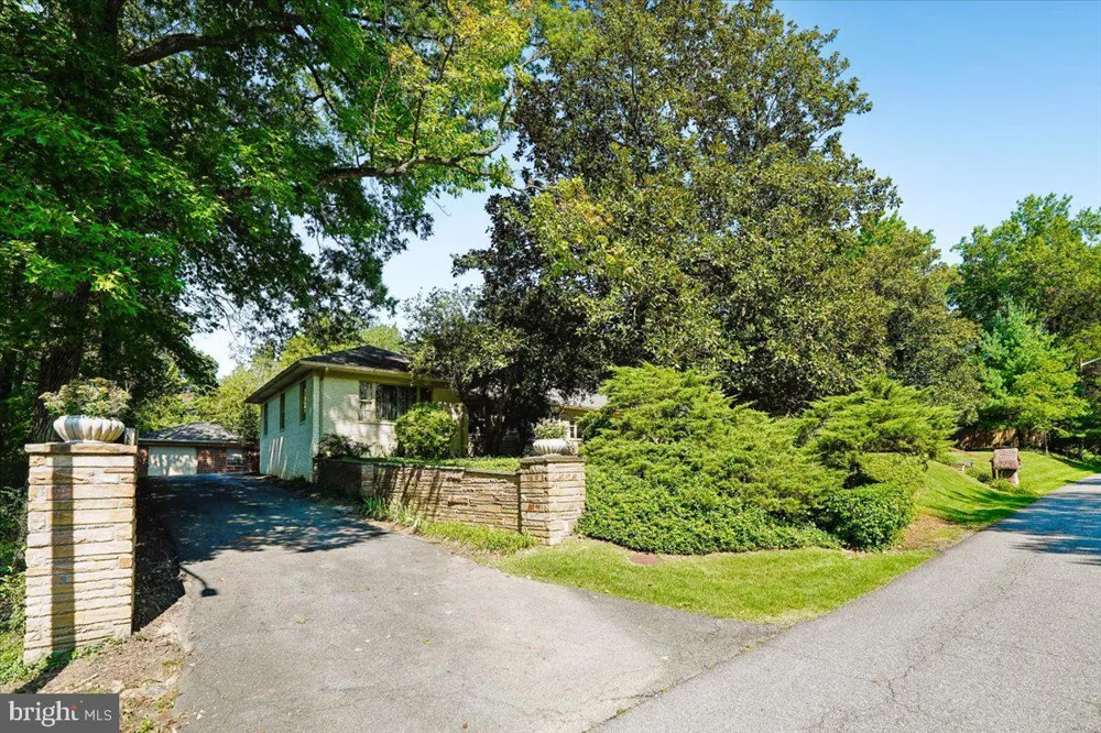 8106 W BOULEVARD DRIVE Alexandria, VA 22308