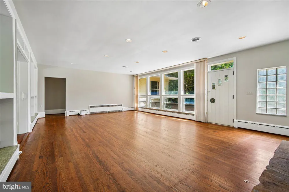 8106 W BOULEVARD DRIVE Alexandria, VA 22308