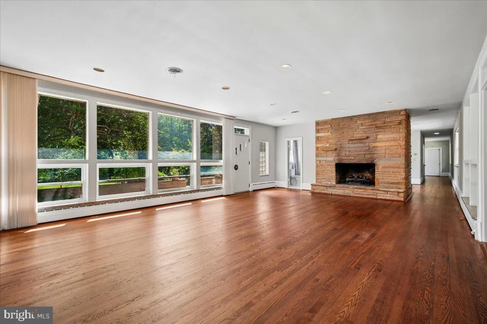8106 W BOULEVARD DRIVE Alexandria, VA 22308