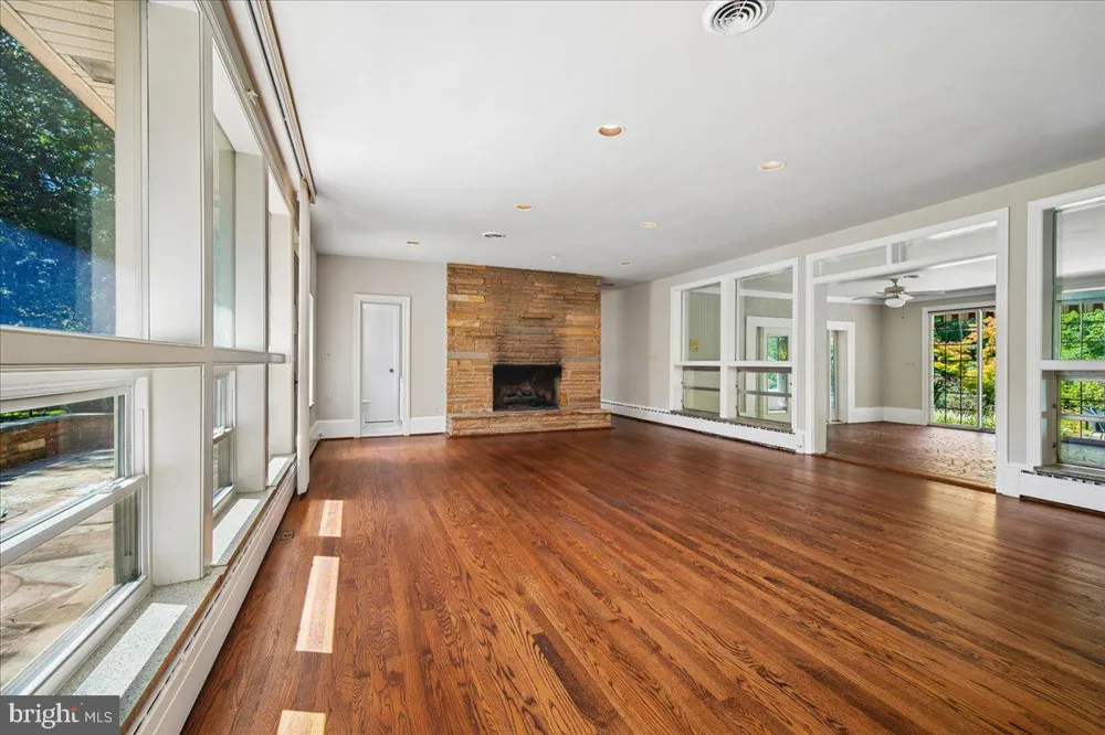 8106 W BOULEVARD DRIVE Alexandria, VA 22308