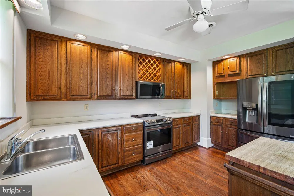 8106 W BOULEVARD DRIVE Alexandria, VA 22308