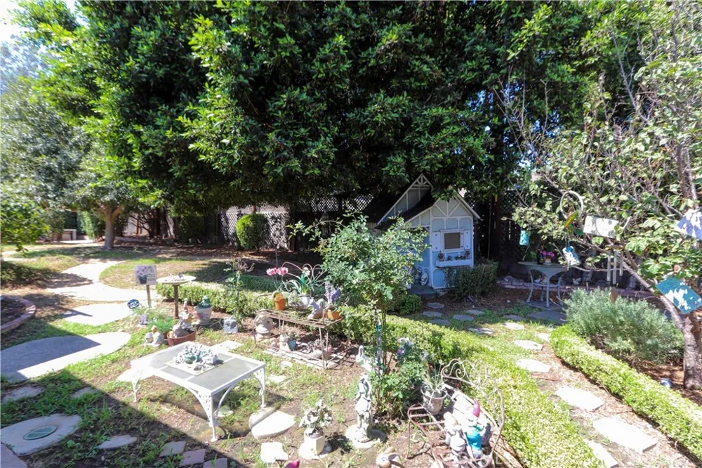419 E Sunny Hills Fullerton, CA 92835