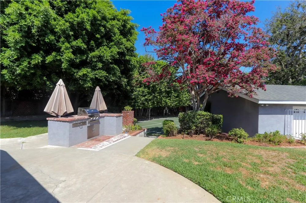 419 E Sunny Hills Fullerton, CA 92835